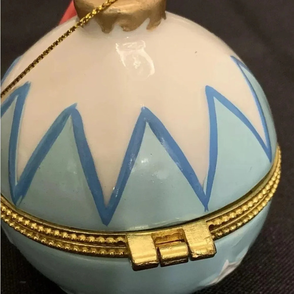 Vintage Baby Boy Blue 1st Christmas Trinket Box Ornament Hinged Round New 2” - Picture 3 of 8